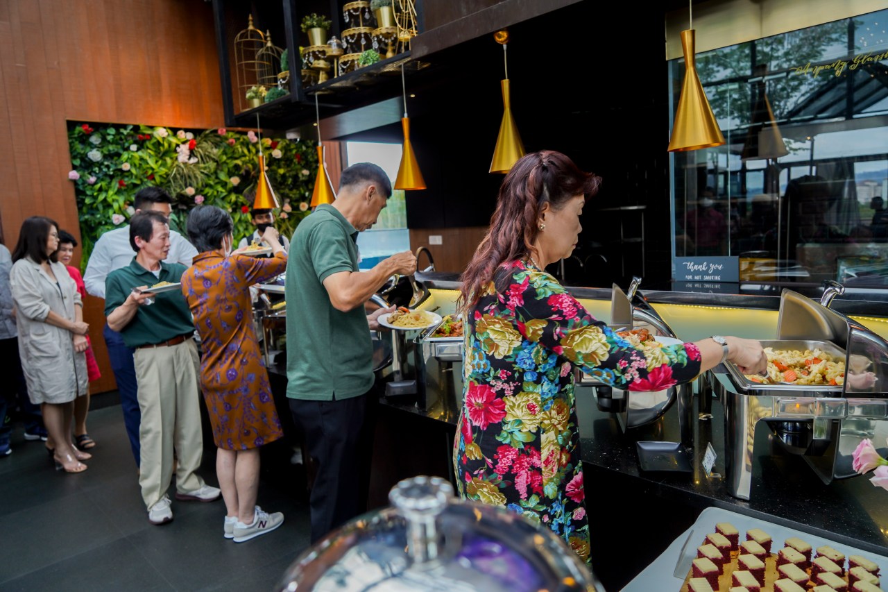 Fresh Flower Themed Wedding Catering at Ampang GlassHouse